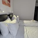 Hotel Sharlota *