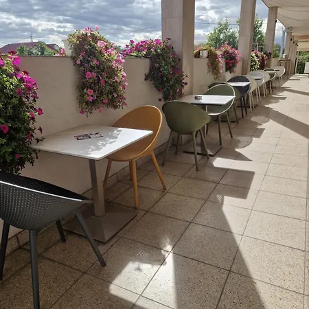 Sharlota Hotel Scopia