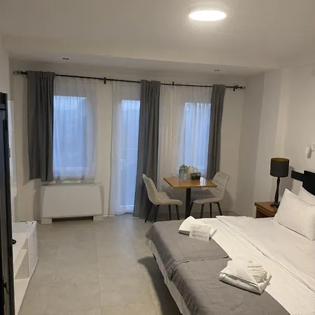 Hotel Sharlota *
